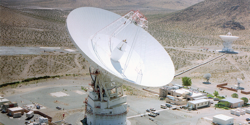 The 70 meter antenna at Goldstone, California against the background of the Mojave Desert. Credit: NASA JPL.